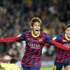 El jugador del Barcelona, Neymar, festeja un gol contra Villarreal por la liga española el sábado, 14 de diciembre de 2013, en Barcelona, España. (AP Photo/Emilio Morenatti)