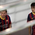 FC Barcelona's Lionel Messi (L) and Neymar (R) are seen in a corridor before entering the pitch to play their exhibition match against Thailand's national football team at the Rajamangala football stadium in Bangkok on August 7, 2013. AFP PHOTO/...