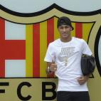 FC Barcelona's new signing Neymar gestures upon his arrival at the club's office at the Camp Nou stadium in Barcelona, Spain, Monday, June 3, 2013. Neymar arrived in Barcelona on Monday to complete his deal with the Catalan club, which will see ...