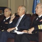 El ministro de Defensa, Pedro Morenés, en la videoconferencia con las tropas en el exterior.