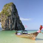 Los meses de diciembre, enero y febrero son los mejores para visitar las islas y playas de Tailandia, ya que es la época seca (la época de lluvias se concentra entre mayo y septiembre) y además la época en que el calor es menos sofocante. En...