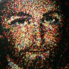 Artist Rob Surette used 24,790 push pins to create this incredible pointillist portrait of Jesus.