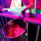 Un club de striptease se reinventa por el coronavirus