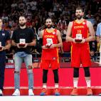 Basketball - FIBA World Cup - Final - Argentina v Spain - Wukesong Sport Arena, Beijing, China - September 15, 2019 Serbia's Bogdan Bogdanovic, France's Evan Fournier, Spain's Ricky Rubio, Spain's Marc Gasol and Argentina's Luis Scola pose wit...