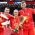 BEIJING, CHINA - SEPTEMBER 15: Head Coach Sergio Scariolo (Center), Willy Hernangomez and Juan Hernangomez of Spain with the winning trophy celebrates after defeating Argentina during the final of 2019 FIBA World Cup match between Argentina an...