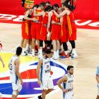 Basketball - FIBA World Cup - Final - Argentina v Spain - Wukesong Sport Arena, Beijing, China - September 15, 2019 Spain's players celebrate after winning the FIBA World Cup as Argentina's players look dejected REUTERS/Thomas Peter
