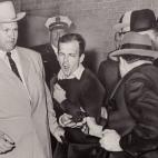 Lee Harvey Oswald fue en realidad arrestado por disparar mortalmente al agente de Policía J.D. Tippitt. Negó haberlo hecho pero no pudo demostrarlo porque, cuando era trasladado a la prisión del condado dos días después, fue asesinado por J...