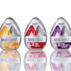 El salida del saborizante para agua MiO de Kraft fue todo un éxito en Estados Unidos y su modernísimo envase "para Millenials" (que se podía llevar en un bolsillo o en el bolso) tuvo que ver. Nueve meses después de su lanzamiento había reca...