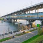La estación Voribiovi Gori abrió sus puertas en 1959 y fue la primera del mundo construida sobre el río. Mide 284 metros y es la más larga de la rede de metro.
