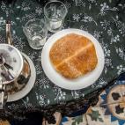 Ηanan Al Yosoufi nos da un ejemplo del típico desayuno marroquí: "té a la menta con dulces marroquíes (Harsha, Msemen y Baghrir).