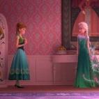 El momento de Frozen en el que Elsa se creaba su propio vestido de color azul claro y brillante es una de las secuencias estelares de la película. En el corto volveremos a ver sus dotes de diseñadora para adaptarse a la nueva estación. Elsa c...