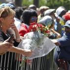 La gente se agolpa frente al Ayuntamiento de Ciudad del Cabo, donde Mandela dio su primer discurso al ser puesto en libertad.