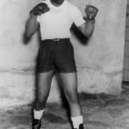 Nelson Mandela posa como un boxeador en los años 50, cuando ya era líder del Congreso Nacional Africano.
