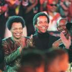 Michael Jackson asistió a la boda de Mandela con Graça Machel, que se celebró el día de su 80 cumpleaños, el 18 de julio de 1998.