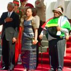 El líder africano junto a su tercera mujer, Graça Machel. La imagen es del acto de apertura del parlamento en Cape Town en 1999.