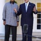 Nelson Mandela y George Bush en Washington, en 2001.