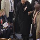 Mandela, muy afectado en el funeral de su nieta Zenani Mandela, el 17 de junio de 2010.