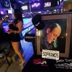 Reunión en el bar Satin Dolls en Lodi, Nueva Jersey, tras la muerte del actor de Los Soprano James Gandolfini. El club aparecía en la serie.