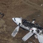 El Boeing 777 de Asiana Airlines se estrelló al aterrizar en el Aeropuerto Internacional de San Francisco en California el 6 de julio. Dos personas murieron.