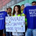 Trabajadores de Ryanair reclaman a la empresa un nuevo convenio colectivo.
