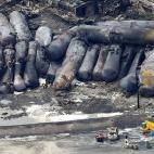Trabajos en la región de Quebec (Canadá) tras el descarrilamiento y la explosión de un tren cargado de petróleo.