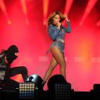 La artista, con 95 actuaciones en el marco de su gira, ha obtenido una media de 2,4 millones de dólares (1,7 millones de euros) por ciudad, de acuerdo con Pollstar. Su último álbum, Beyoncé, ha sido récord de ventas en iTunes en diciembre, ...