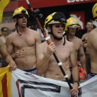 Bomberos protestan contra los recortes en Sabadell.