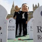 Protestas contra Hollande y David Cameron frente al Parlamento británico en Londres (Reino Unido).