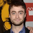El protagonista de la saga "Harry Potter" dijo a 'Details' en 2008 que perdió su virginidad a los 16 con una mujer "mucho más mayor".