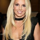 Su hermana, Lynne Spears, escribió en en su libro Through the Storm que Britney perdió su virginidad a los 14 años.