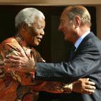 Nelson Mandela y el por entonces presidente francés Chirac en Johannesburg en el año 2004.