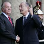 El rey Juan Carlos I y Chirac en París en 2006.