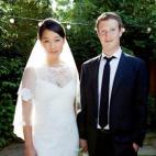 Son otra joven pareja que llevan toda la vida juntos. 

Zuckerberg, de 28 años, y Chan, de 27, se casaron este año en una ceremonia íntima que dieron a conocer a través del perfil del cofundador de Facebook, que actualizó su perfil de "solt...