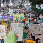 Carteles, consignas y movilizaci&oacute;n de ciudadanos por el clima en Madrid.&nbsp;Marcha por el clima en Madrid