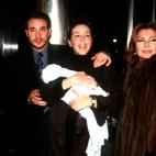 Rocío Carrasco y Antonio David junto a Rocío Jurado presentando a su hija Rocío en 1997.