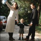 Roc&iacute;o Carrasco y Antonio David Flores con su hija Roc&iacute;o en 1997.