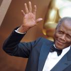 El actor Sidney Poitier, el primer hombre negro en ganar el Oscar al Mejor actor en 1964, falleci&oacute; el 7 de enero a los 94 a&ntilde;os, seg&uacute;n informaron medios locales de Bahamas.