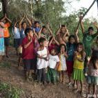 Marzo: una comunidad guaraní en Brasil está de celebración porque el Gobierno ha reconocido sus tierras como indígenas y para su uso exclusivo. Los 170 miembros de la comunidad de Pyelito Kuê/ M’barakay, que viven en una “isla” entre ...