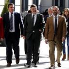 El president de la Generalitat valenciana, Ximo Puig, entre otros, a su llegada a la Cámara baja.