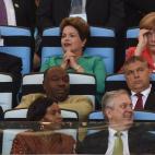 En la parte superior, Joseph Blatter, Dilma y Angela Merkel