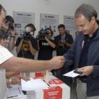 Zapatero vota en León
