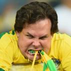 Un seguidor de la selección brasileña muestra su ira tras la aplastante derrota sufrida por la canarinha a manos de Alemania en las semifinales del mundial.