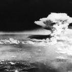 La explosión, fotografiada por el Ejército de EEUU. Ahora la imagen forma parte del fondo del Hiroshima Peace Memorial Museum. 