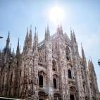 La catedral de Milán es quizás uno de los rincones más importantes de la ciudad y también del país. Es un templo de estilo gótico que se empezó a construir en el siglo XVI y mide 157 metros de longitud. Además de ver su interior, se pued...