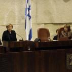 Fue en 2008 en el Kneset, el parlamento de Israel. Allí rindió tributo a las víctimas del nazismo. Fue la primera vintervención de un jefe de Gobierno extranjero y la primera vez que allí se habló alemán.