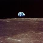 Aunque sólo hubiera sido por esta visión de la Tierra desde la Luna, ya habría merecido la pena la aventura.