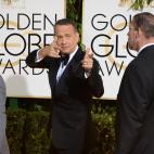 Tom Hanks saluda al llegar a la ceremonia de los Globos de Oro, celebrada en Los Ángeles.