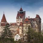 El castillo de Bran, en Transilvania, es conocido por ser el del conde Drácula. Su origen data del siglo XIV.