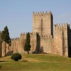 Este castillo, localizado en el concejo portugu&eacute;s de Guimar&atilde;es, fue creado en el siglo X.