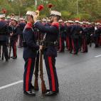 GRAF8861. MADRID, 12/10/2019.- Soldados de la Guardia Real en el madrileño Paseo de la Castellana, lugar en el que se va a celebrar el desfile de la Fiesta Nacional, esta mañana en Madrid.- EFE/Javier Lizón